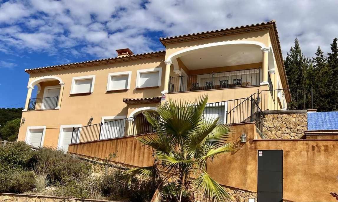 Casa Mas Ambros Con Piscina Desbordante Villa Калондж Екстериор снимка