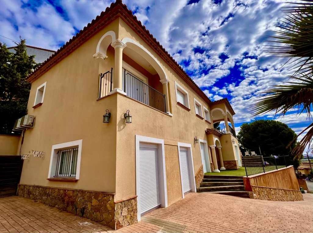 Casa Mas Ambros Con Piscina Desbordante Villa Калондж Екстериор снимка