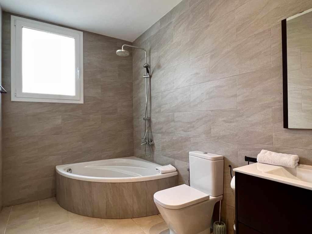 Casa Mas Ambros Con Piscina Desbordante Villa Калондж Екстериор снимка